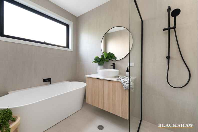 5B Hawkesbury Crescent Farrer