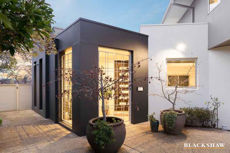 24B Hampton Circuit Yarralumla 24B Hampton Circuit Yarralumla