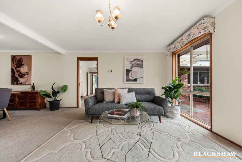 2  Davitt Close Isaacs