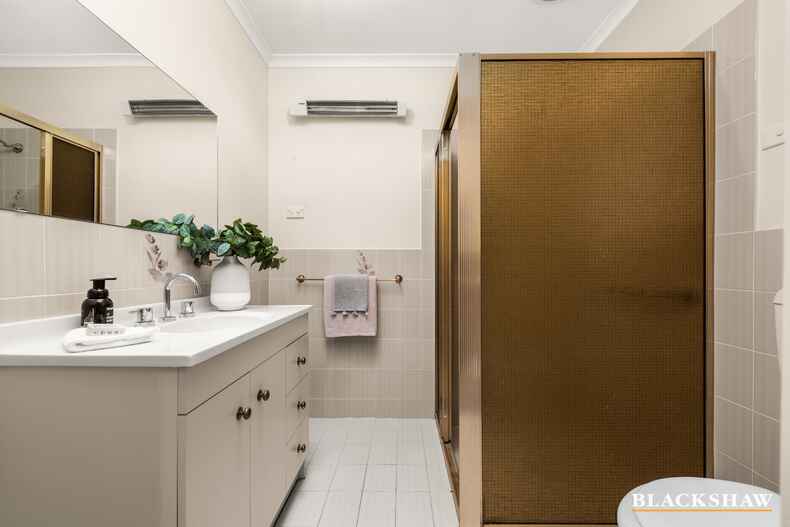 2  Davitt Close Isaacs