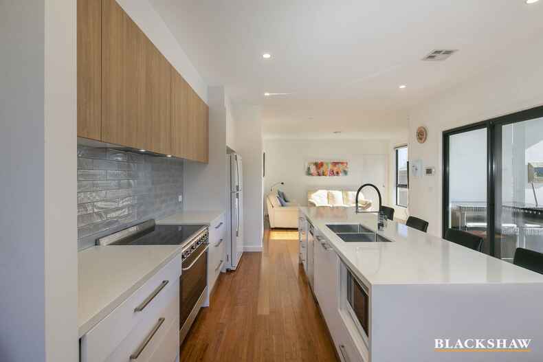 1/11 Aurora Close Mawson