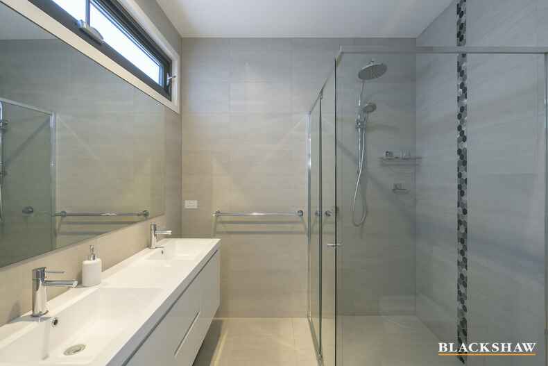 1/11 Aurora Close Mawson