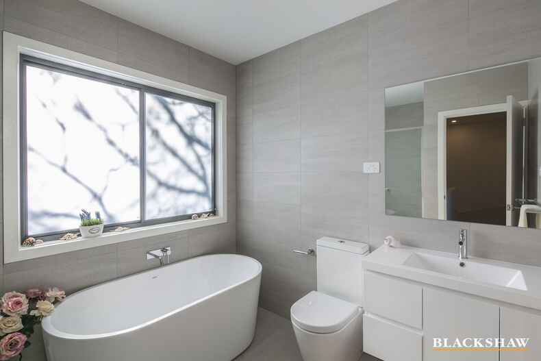 1/11 Aurora Close Mawson