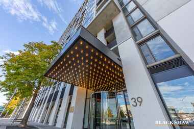 1310/39 London Circuit City