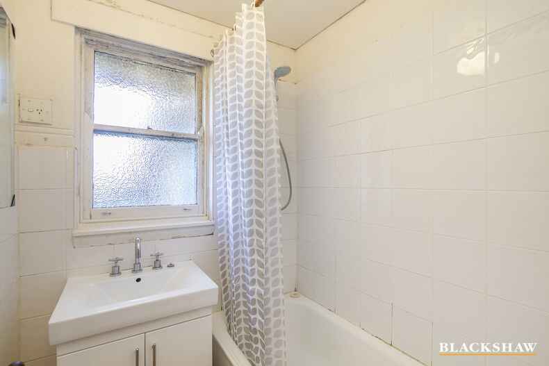 66 Schlich Street Yarralumla 66 Schlich Street Yarralumla