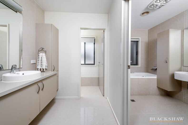 15 Lobelia Close Jerrabomberra