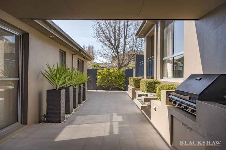 15 Lobelia Close Jerrabomberra