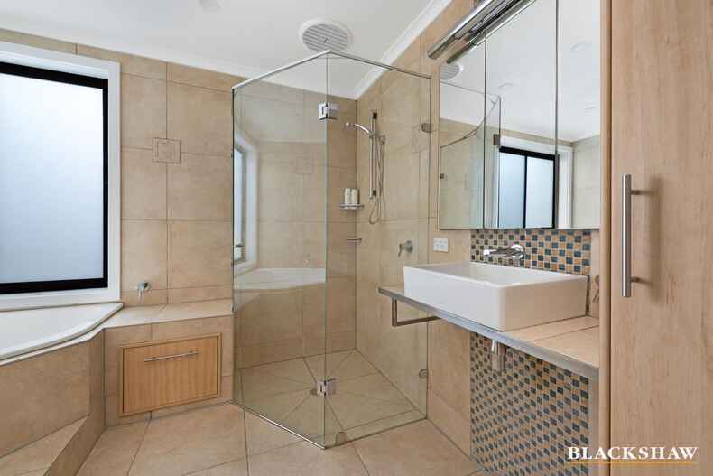 75 Shackleton Circuit Mawson