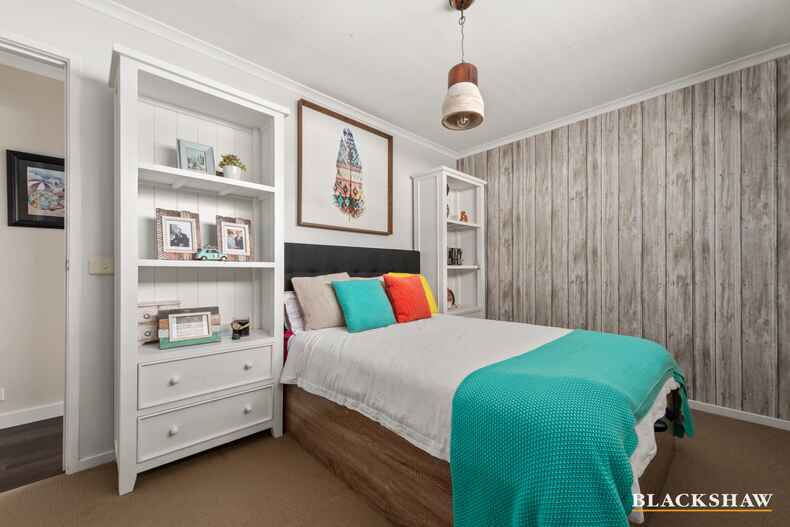 11 Weavers Crescent Theodore 11 Weavers Crescent Theodore