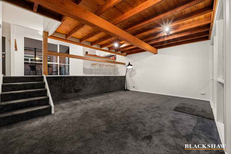 15 English Court Phillip