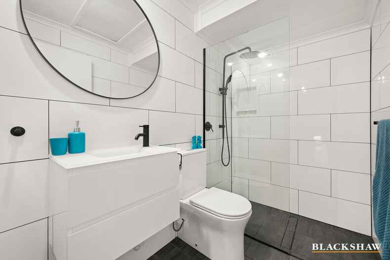 15 English Court Phillip