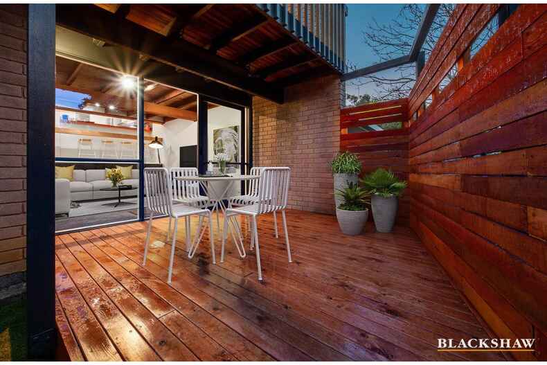 15 English Court Phillip