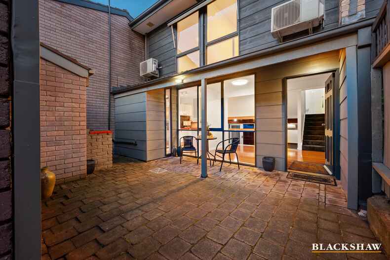 15 English Court Phillip