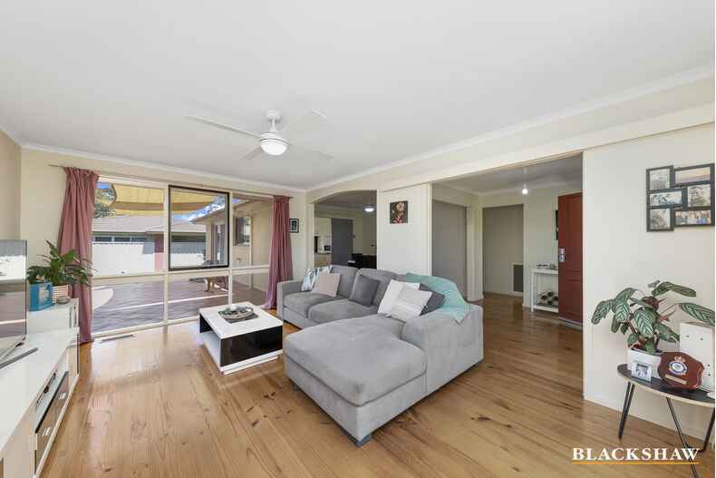 24 & 24A Summerland Circuit Kambah 24 & 24A Summerland Circuit Kambah