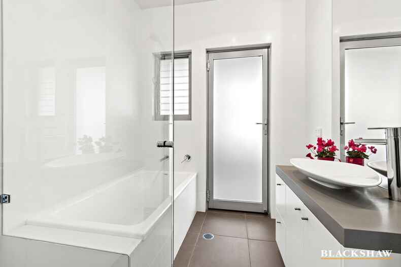 2/55 Pyang Avenue Malua Bay