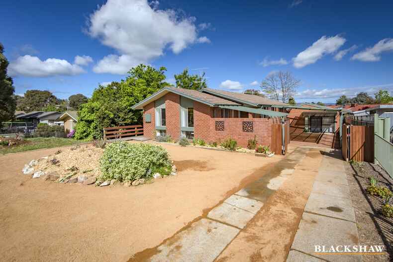 16 McCabe Crescent Holt 16 McCabe Crescent Holt