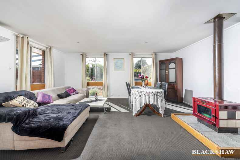 16 McCabe Crescent Holt 16 McCabe Crescent Holt