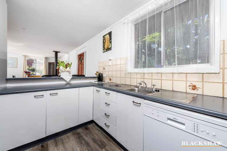 16 McCabe Crescent Holt 16 McCabe Crescent Holt