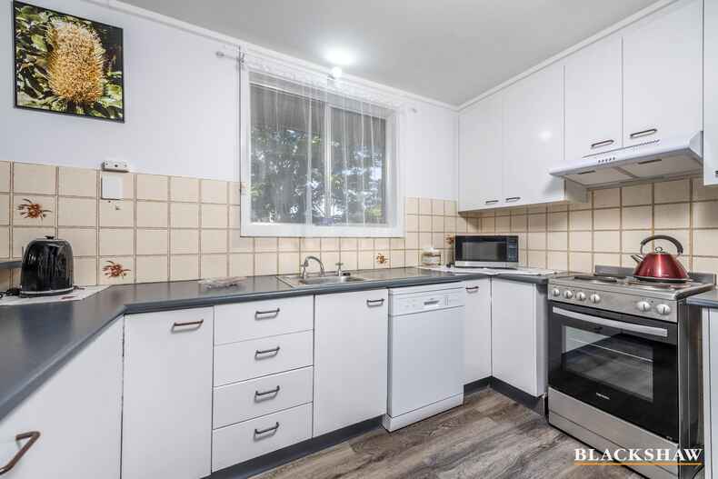 16 McCabe Crescent Holt 16 McCabe Crescent Holt