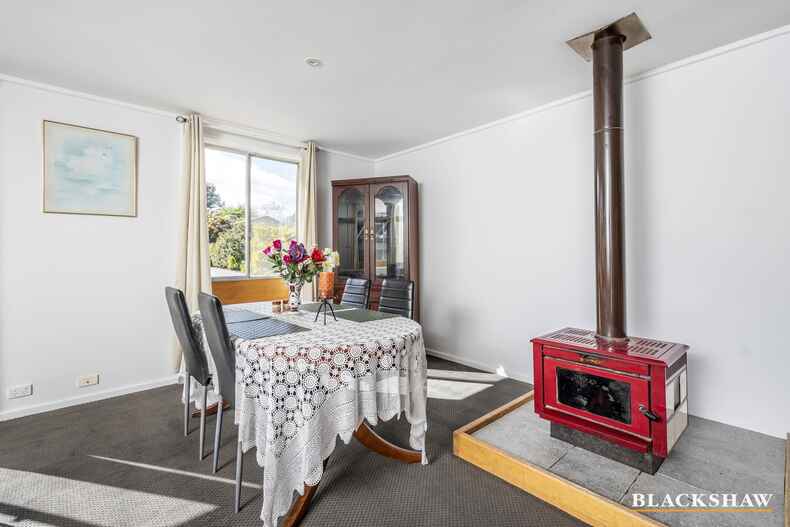 16 McCabe Crescent Holt 16 McCabe Crescent Holt