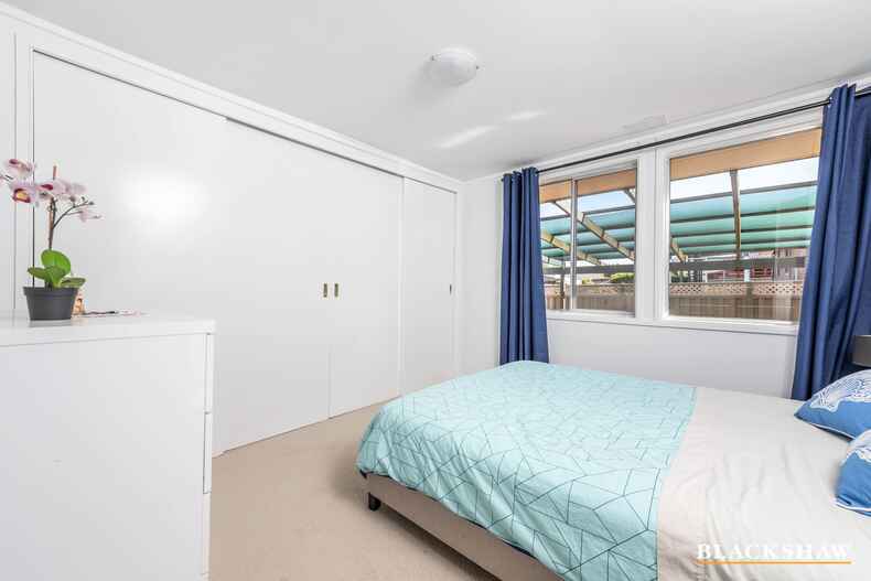 16 McCabe Crescent Holt 16 McCabe Crescent Holt