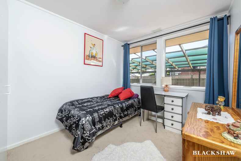 16 McCabe Crescent Holt 16 McCabe Crescent Holt