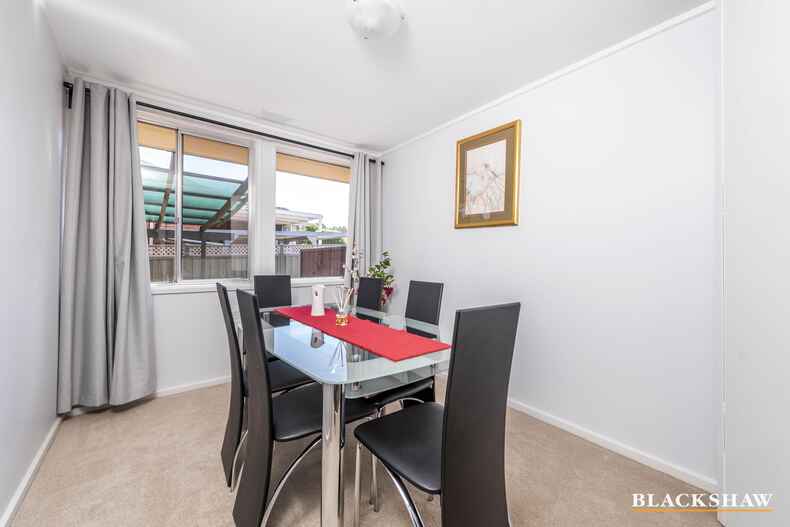 16 McCabe Crescent Holt 16 McCabe Crescent Holt