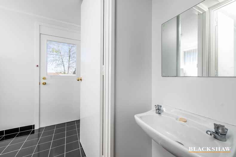 16 McCabe Crescent Holt 16 McCabe Crescent Holt