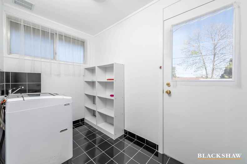 16 McCabe Crescent Holt 16 McCabe Crescent Holt