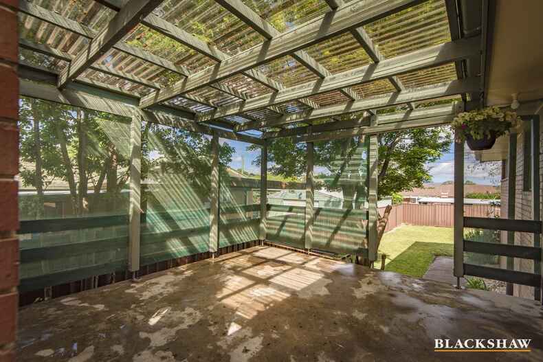 16 McCabe Crescent Holt 16 McCabe Crescent Holt