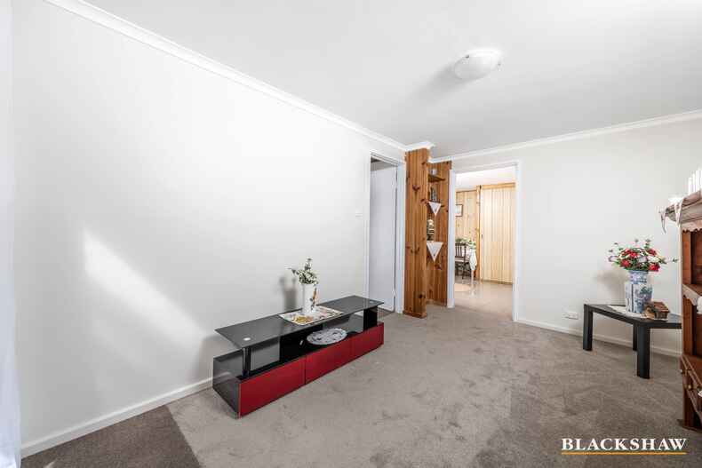 16 McCabe Crescent Holt 16 McCabe Crescent Holt