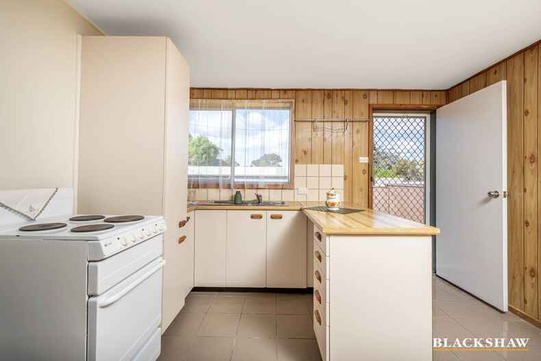 16 McCabe Crescent Holt 16 McCabe Crescent Holt