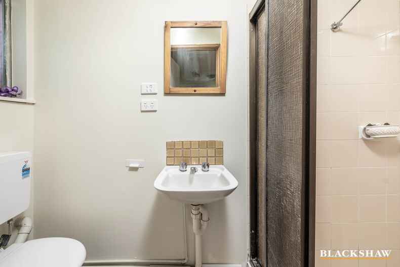 16 McCabe Crescent Holt 16 McCabe Crescent Holt