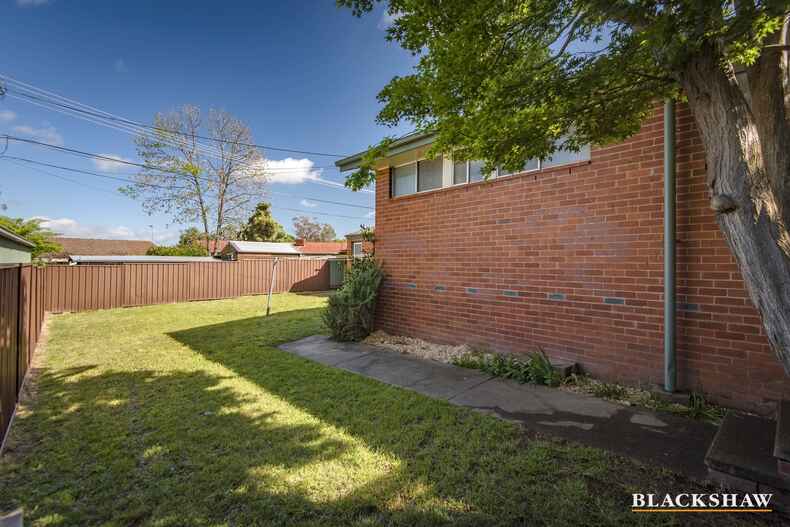 16 McCabe Crescent Holt 16 McCabe Crescent Holt
