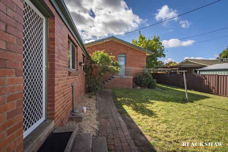 16 McCabe Crescent Holt 16 McCabe Crescent Holt