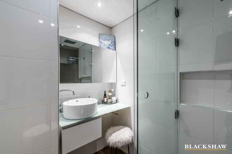 18 MacLachlan Street Holder 18 MacLachlan Street Holder