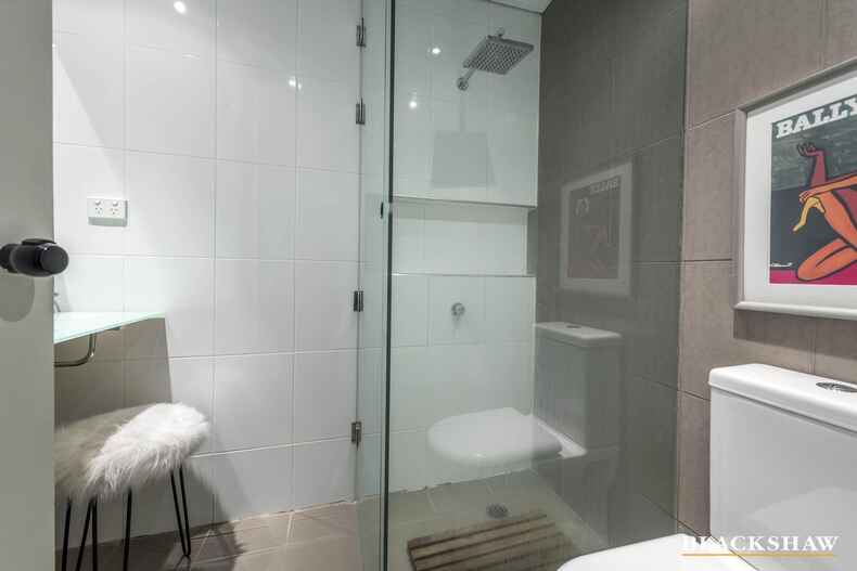 18 MacLachlan Street Holder 18 MacLachlan Street Holder