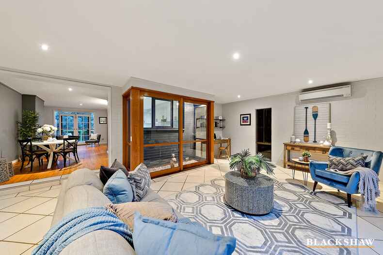 60 Hampton Circuit Yarralumla