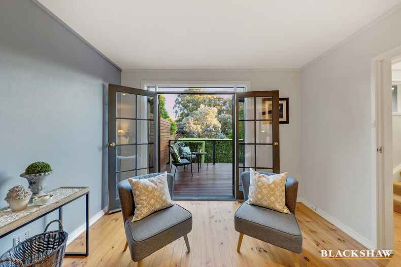 60 Hampton Circuit Yarralumla