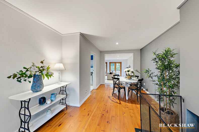 60 Hampton Circuit Yarralumla