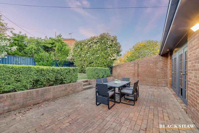 60 Hampton Circuit Yarralumla