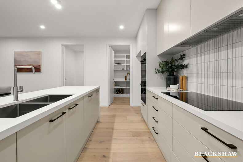 2/8 Toutcher Street Mawson