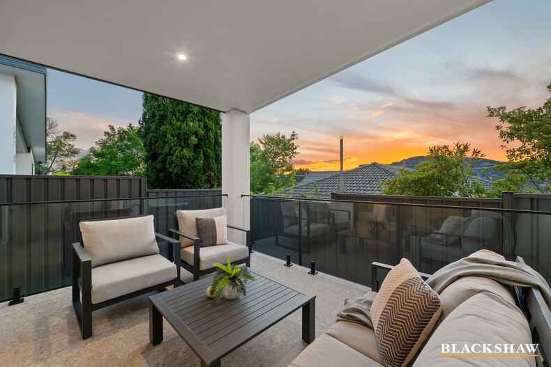 2/8 Toutcher Street Mawson