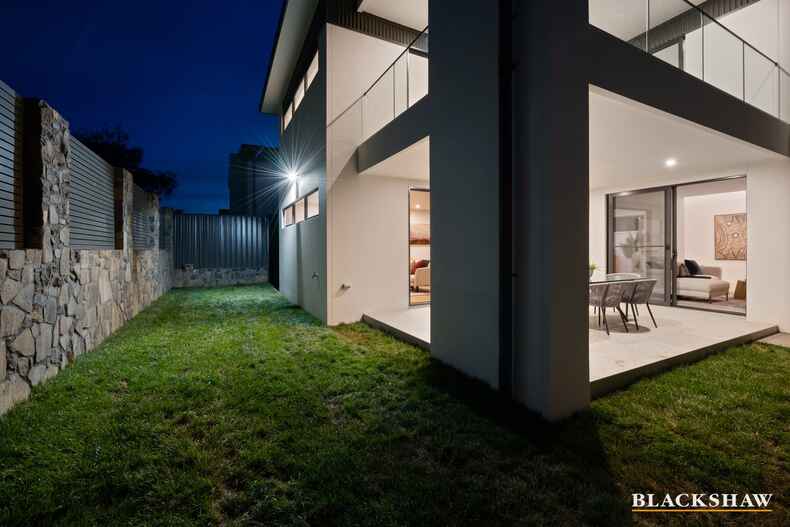 2/8 Toutcher Street Mawson