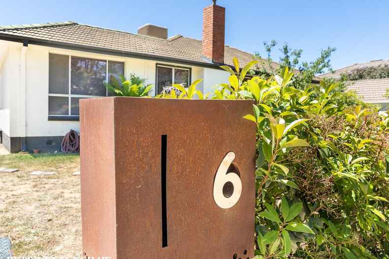 6 Bailey Place Yarralumla