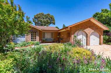 9 Frater Crescent Lyneham