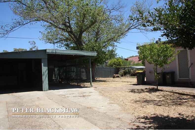 30 Walker Crescent Griffith