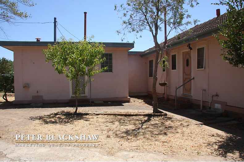 30 Walker Crescent Griffith