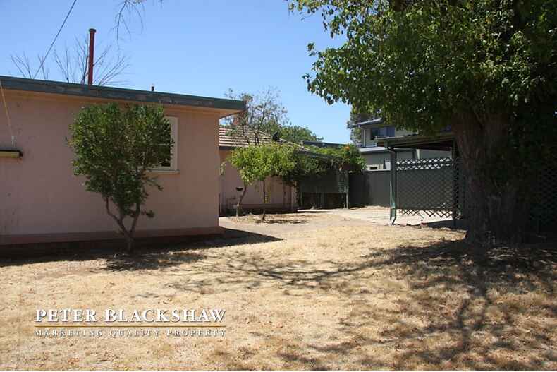 30 Walker Crescent Griffith