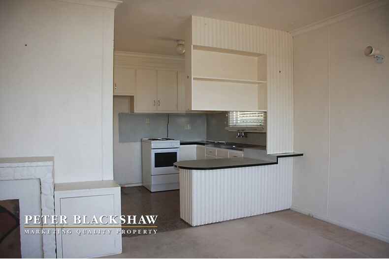 30 Walker Crescent Griffith